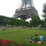 Eiffel Tower Champs De Mars Appartamento