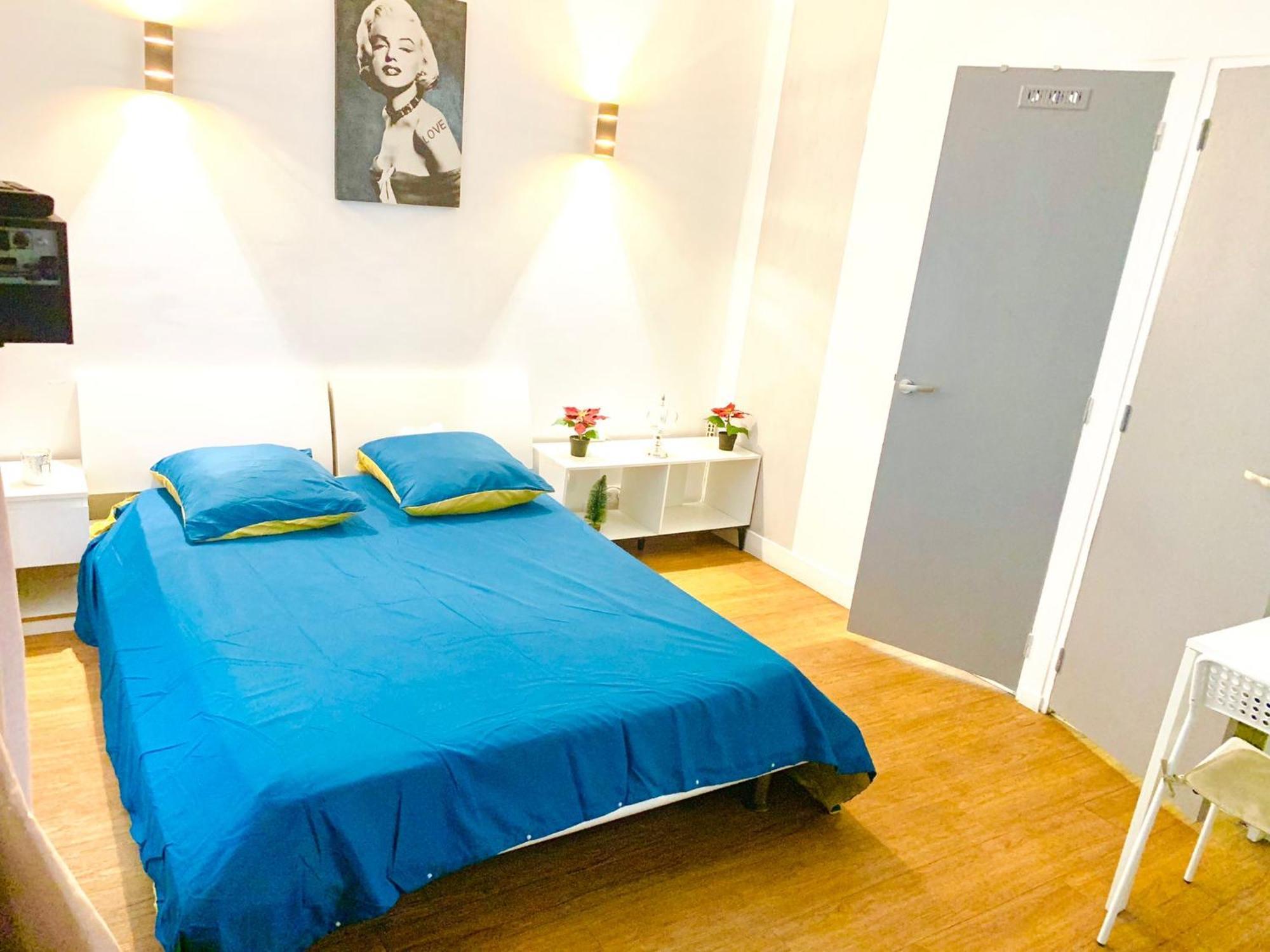 Eiffel Tower Champs De Mars Parigi