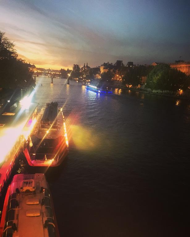 Eiffel Tower Champs De Mars Parigi
